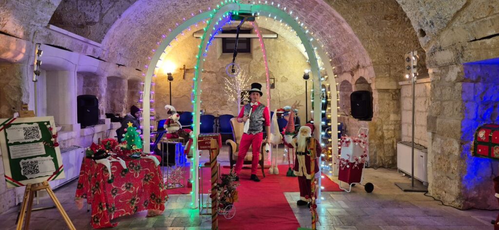 Natale in Puglia con gli Artisti di Strada
Scopri la magia del Natale in Puglia con giocolieri, trampolieri, sputafuoco, clown, mimi, bolle di sapone giganti e video selfie 360. Spettacoli unici per eventi natalizi, mercatini e feste private. Regalati un Natale indimenticabile!