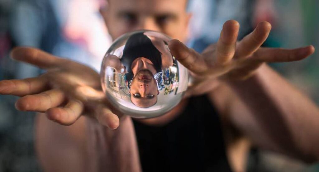 Spettacolo di Giocoleria e Contact Juggling in Puglia
Stupisci i tuoi ospiti con un'esperienza unica e coinvolgente! Il nostro spettacolo di giocoleria e contact juggling, perfetto per eventi privati, matrimoni, feste di piazza ed eventi aziendali in Puglia, combina magia, illusionismo e tecniche avanzate con sfere di cristallo. Grazie a un performer professionista e alla possibilità di adattare durata e intensità, lo show si inserisce perfettamente anche in spazi ridotti. Offriamo spettacoli a Lecce, Brindisi, Taranto, Bari, Foggia e regioni vicine. Trasforma il tuo evento in un'esperienza memorabile per tutti!