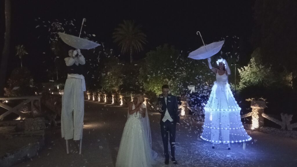 Spettacolo trampolieri luminosi in abito sposi, matrimonio Lecce