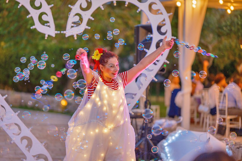 Spettacolo di bolle di sapone e clownerie in Puglia