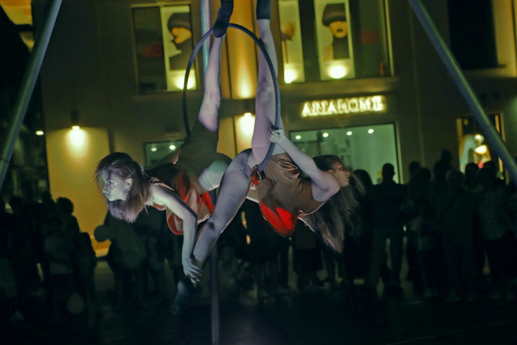 Aerial hoop duo - Danza Acrobatica Aerea