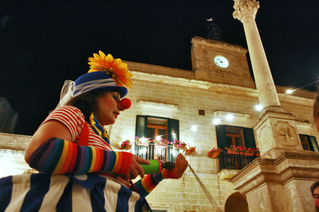 Come organizzare un Buskers Festival in piazza. Artisti di strada Puglia, Lecce, Brindisi, Taranto, Bari, Foggia, Matera.