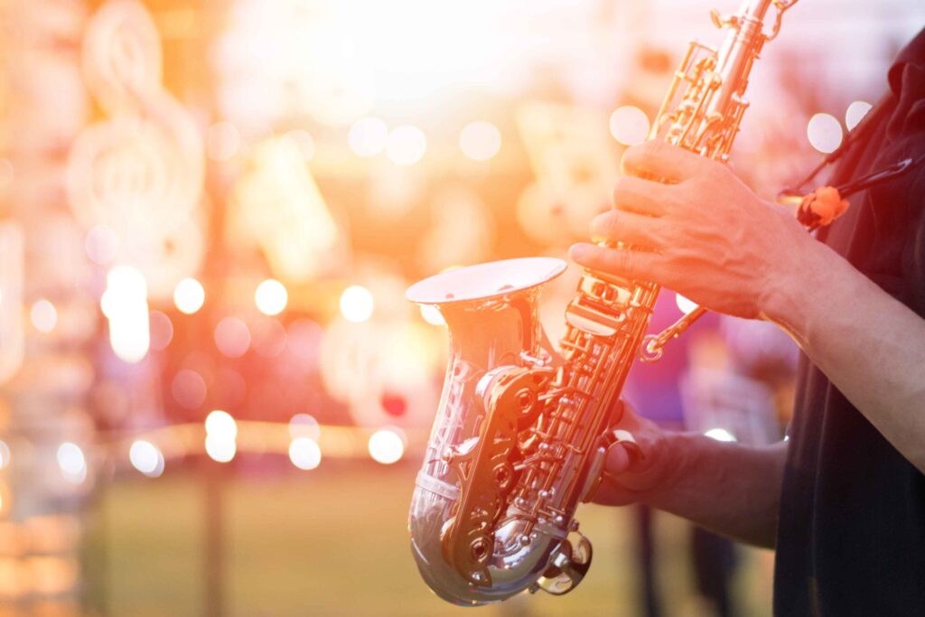 Musica per Matrimoni da Favola: Fabio Licci Sax e Artisti di Strada Puglia
Rendi unico il tuo matrimonio con un intrattenimento musicale personalizzato e professionale. Scaletta su misura, gestione perfetta dei tempi, artisti selezionati, studio della location e adattamento ai tuoi gusti. Affidati a Fabio Licci Sax e agli Artisti di Strada Puglia per un’esperienza indimenticabile con Arti Sound Design. Make it Extraordinary!